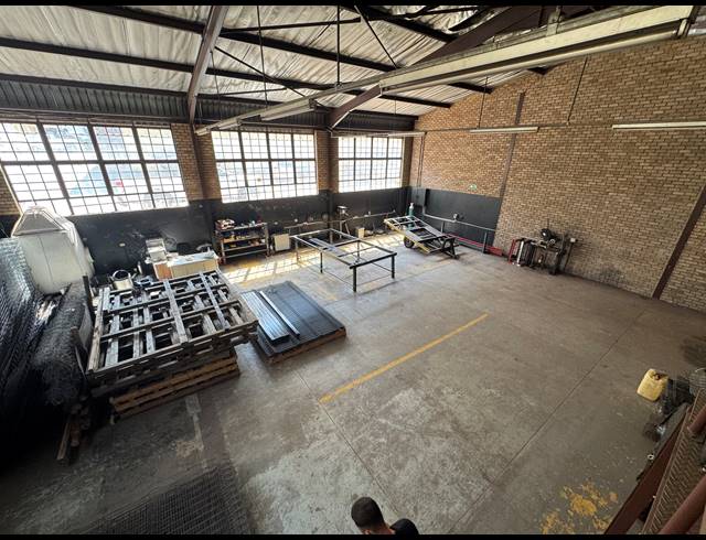 272M² WAREHOUSE TO LET IN INDUSTRIA NORTH